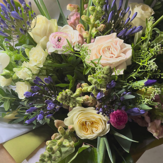 A video showing all angles of a fresh flower bouquet in a glass vase
